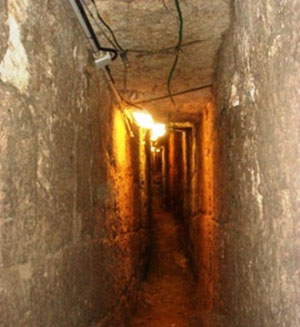 "يديعوت احرونوت": حماس حفرت انفاقا ومصائد على طول الحدود لأسر جنود