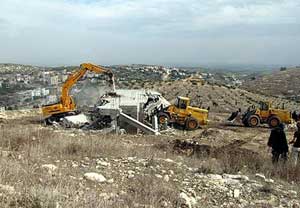 سلطات الاحتلال تواصل هدم منازل الفلسطينيين    