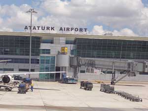 مطار أتاتورك باسطنبول تحول إلى موقف أتوبيس  