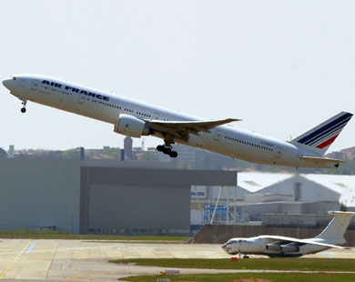 بداية انفراج في أزمة الطيران برفع حظره تدريجياً في أوروبا