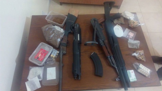 صورة : مداهمة 4 منازل في ناعور والقبض على 6 اشخاص مطلوبين صورة : مداهمة 4 منازل في ناعور والقبض على 6 اشخاص مطلوبين