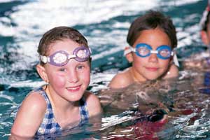 كثرة الكلورين في المسابح تصيب الأطفلا بالربو 