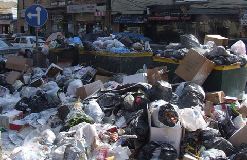 200 طن نفايات يوميا في مناطق المفرق 200 طن نفايات يوميا في مناطق المفرق
