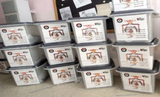 رؤساء اللجان الانتخابية يتسلمون صناديق الاقتراع