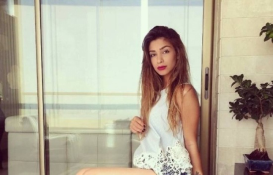 صور| خمنوا هذه الشابة التي اشعلت المواقع ابنة أي نجمة.. هل تشبه امها؟