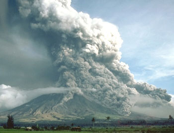 إغلاق مطار ريكيافيك لأول مرة منذ ثورة بركان أيسلندا