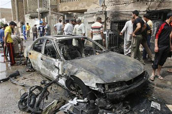 مقتل 64 شخصا في تفجيرات بالعراق بعد ضربات استهدفت تنظيم القاعدة