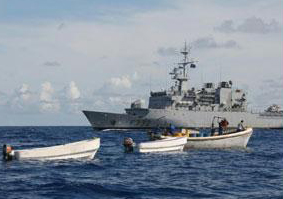 أمريكا تحاكم 11 صومالياً هاجموا سفنها الحربية