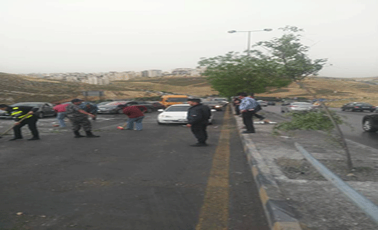 تدهور قلاب يتسبب بانحراف عمود في عمان تدهور قلاب يتسبب بانحراف عمود في عمان