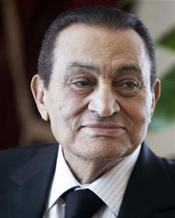 مبارك يحذر معارضيه من عواقب مواجهة مع حكومته