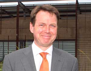  نجاة السفير البريطاني من تفجير استهدف قافلته بصنعاء