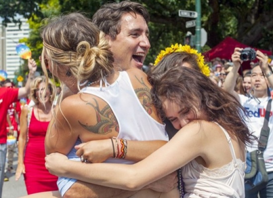 صور| هذا هو رئيس الوزراء الأكثر جاذبية للفتيات !