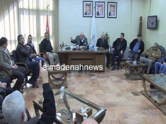 بالصور : تجار يجتمعون مع غرفة تجارة اربد حول رسوم اللوحات الإعلانية بالصور : تجار يجتمعون مع غرفة تجارة اربد حول رسوم اللوحات الإعلانية