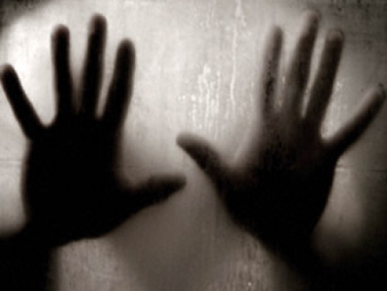 عشرينية تضربُ أمها حتى الموت !