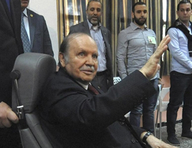 بوتفليقة يؤدي اليمين الاثنين لولاية رابعة