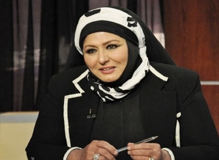 مسبحة وحجاب ووصلة رقص.. هكذا احتفلت سهير رمزي بشم النسيم.. صور