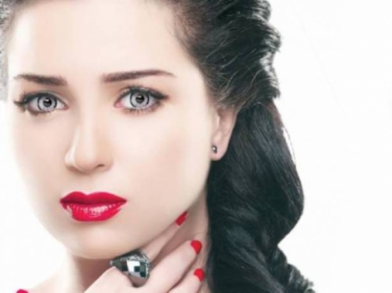 الموت يفجع الفنانة “مي عز الدين” الموت يفجع الفنانة “مي عز الدين”