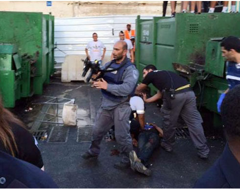 استشهاد فلسطيني طعن إسرائيليين في نتانيا (فيديو) استشهاد فلسطيني طعن إسرائيليين في نتانيا (فيديو)