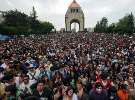 7 آلاف " زومبي " يجوبون شوارع المكسيك