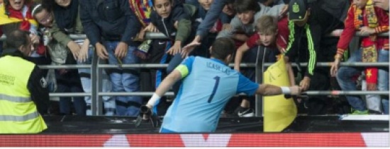 كاسياس سعيد بإنتزاع إسبانيا صدارة مجموعتها في التصفيات