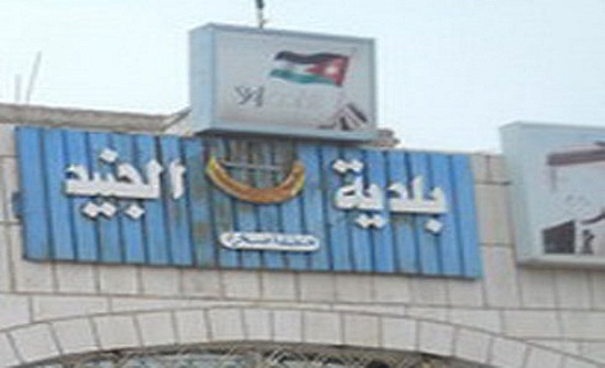 بلدية الجنيد تنفذ حملة بيئية في صخرة