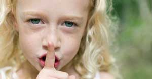 علمي طفلك كتم اسرار المنزل!! 