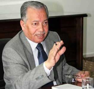 وزير الداخلية يلتقي نظيره البحريني في المنامة  