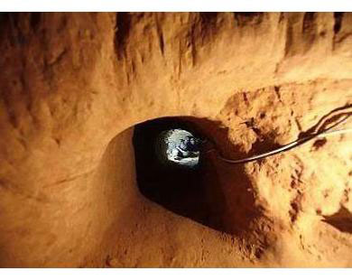 شرطة غزة تتهم مصر في مقتل 4 في نفق بين غزة ومصر