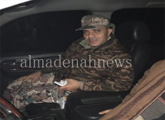 حسني الشياب يزور الكرك مرتديا زياً عسكرياً