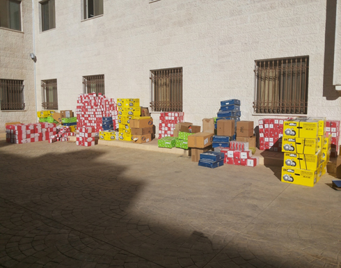 مداهمة أمنية وضبط كميات كبيرة من قطع السيارات المهربة في العقبة