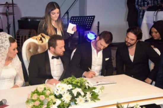 كيفانج تاتليتوج يشهد على زواج مصفف شعر مشاهير تركيا.. صور وفيديو كيفانج تاتليتوج يشهد على زواج مصفف شعر مشاهير تركيا.. صور وفيديو