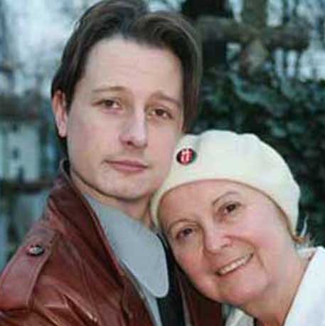 علاقة محرمة بين جدة وحفيدها وبانتظار مولودهما