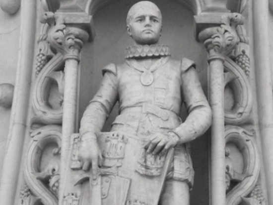 صورة سيلفي تؤدي إلى تحطم تمثال تاريخي لأحد ملوك البرتغال