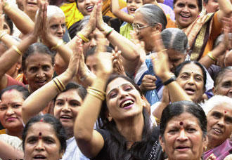 احتفالات باليوم العالمي للضحك 