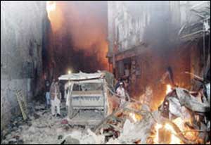 إصابة ثمانية أشخاص في انفجارين فى مدينة لاهور الباكستانية   