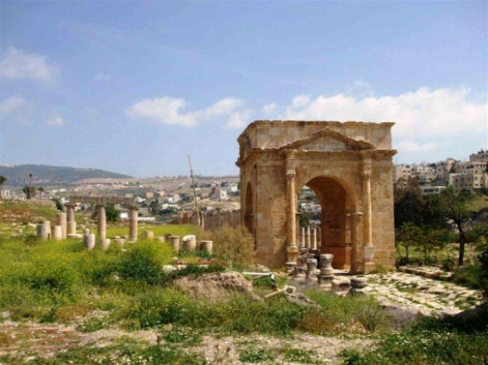 منقبون يقودون للعثور على اثار تعود للقرن الاول في جرش منقبون يقودون للعثور على اثار تعود للقرن الاول في جرش