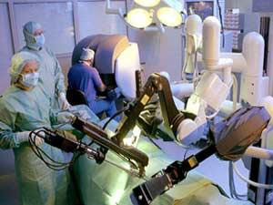 ذراع آلية تجري جراحات القلب