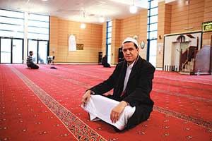 إمام فرنسي يصرح.. النقاب يعطل المرأة المسلمة ويشوهها