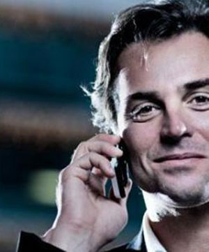 نبرة صوتك و تاثيرها على علاقاتك مع النساء