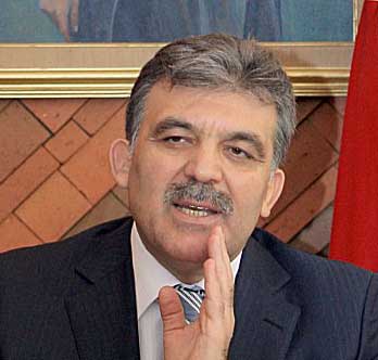 غول .. المزاعم الإسرائيلية بنقل صواريخ لحزب الله تهدف الى حرف عملية السلام  