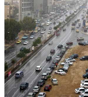الشرطة تغلق منطقة ام السماق اثر الاحداث الساخنة  بين النعيمات وقوات الامن