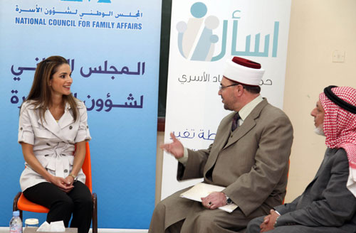 الملكة تطلق مشروع تطوير خدمات حملة الإرشاد الأسري