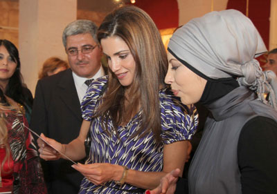 الملكة رانيا العبدالله تفتتح المعرض السنوي لمؤسسة نهر الأردن