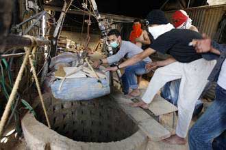 حفارو الأنفاق بغزة يستخدمون آلات حرارية لاختراق  الجدار الفولاذي المصري 