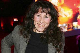 فاضلة عمارة.. وزيرة فرنسية مسلمة مثيرة للجدل تلقب بـ "البلدوزر" 