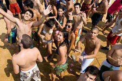 آلاف اللبنانيات  معرّضات للغرامة بسبب المايوه