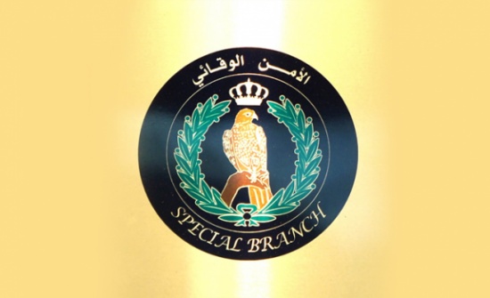 الأمن الوقائي يضبط 4 كلاشينات و200 طلقة في مداهمة جديدة بجرش الأمن الوقائي يضبط 4 كلاشينات و200 طلقة في مداهمة جديدة بجرش