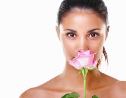 8 روائح غريبة وغير متوقعة تثير الرجل إلى حدّ الجنون