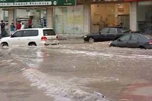 عاصفة ممطرة شديدة تشل مرافق حيوية شرق السعودية