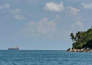 هزة بقوة 7.4 درجة يهز إندونيسيا ومخاوف تسونامي